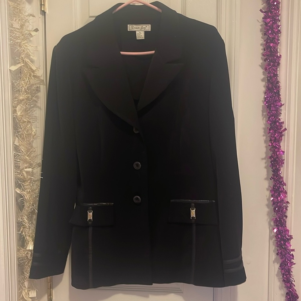 Dawn Joy Ladies 2pc skirt/jacket suit